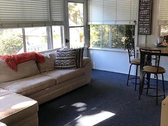 3rd image of 276 Hart Ave