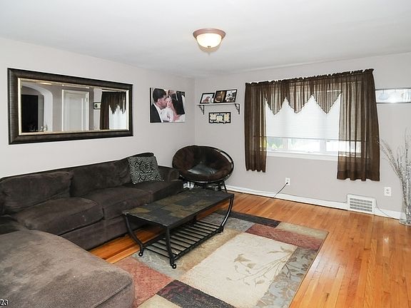 4th image of 36 Garden Ct N