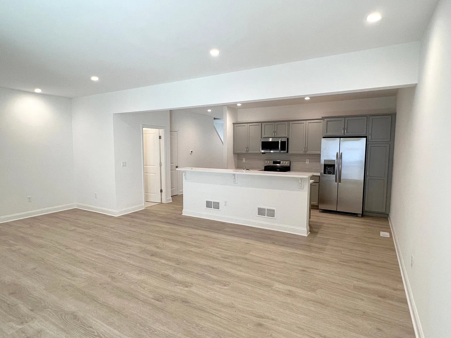 3 bed, 2.5 bath, 1814 sqft, $2,995 — Photo 4