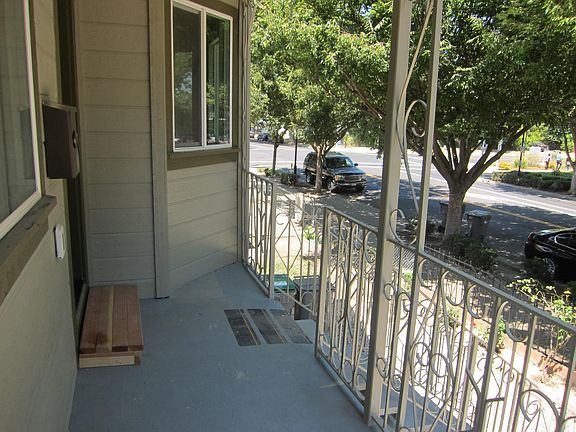 Front balcony 1