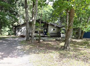 213 Hillside Dr, Lords Valley, PA 18428
