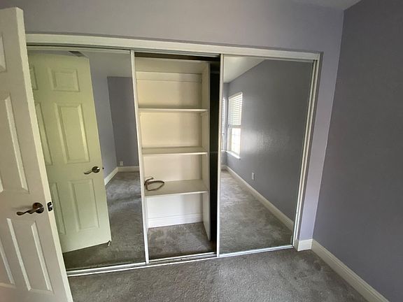 3rd image of 1131 Valley Oak Pl