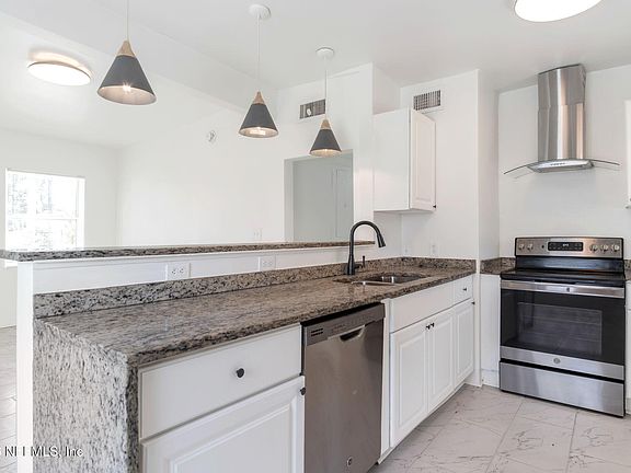 3rd image of 3622 ARDISIA Road N