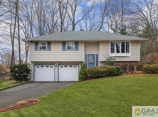 107 Lakeview Ave, Watchung, NJ 07069