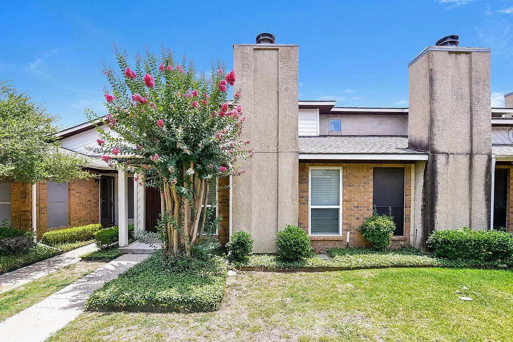 2 bed, 2.5 bath, 1018 sqft, $1,660 — Photo 1