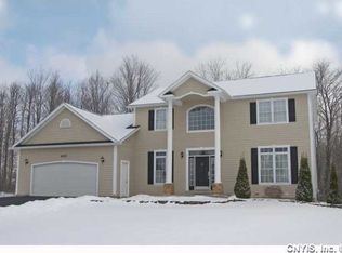 6037 Lisi Gardens Dr, North Syracuse, NY 13212