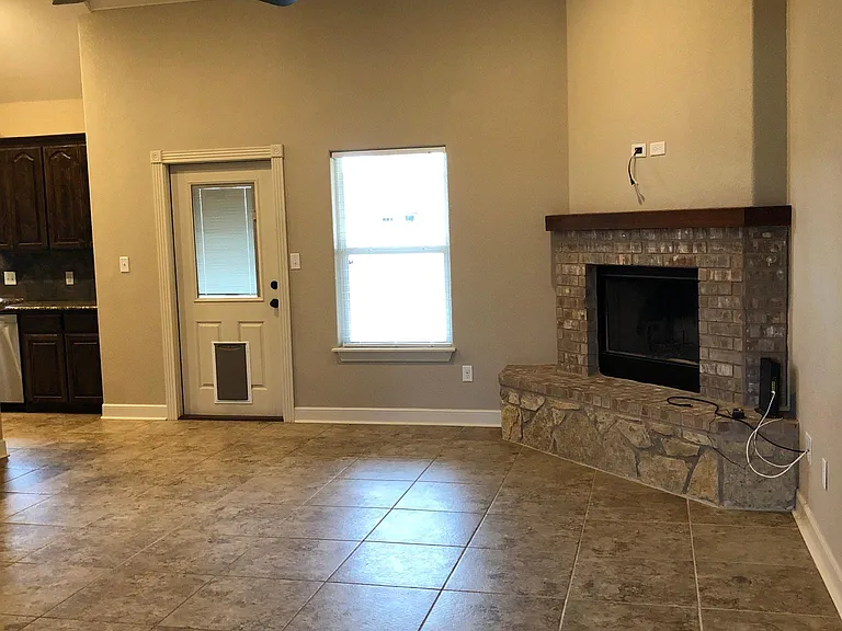 358 Southlake Dr — Photo 15