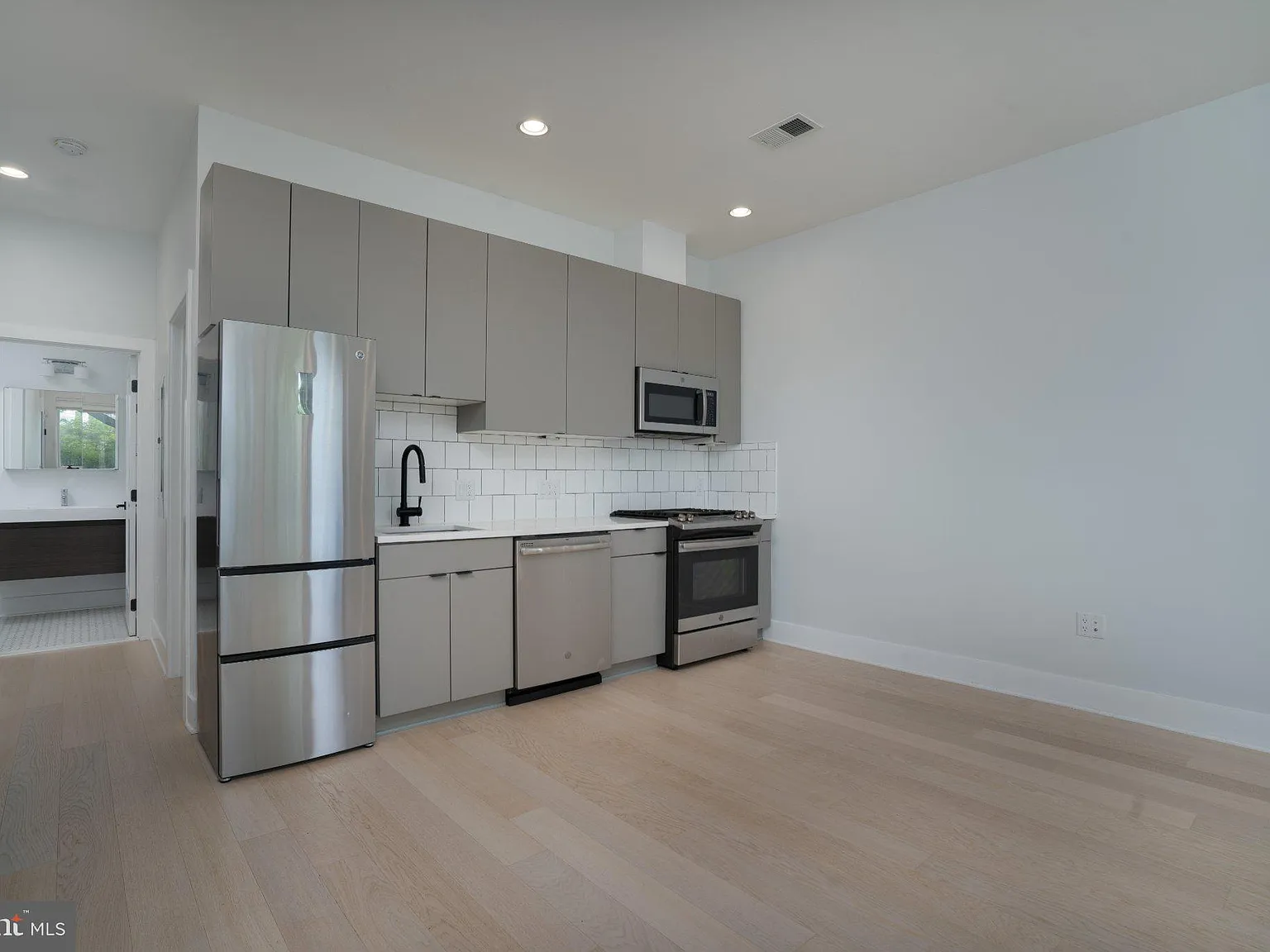 1 bed, 1.0 bath, 459 sqft, $1,950 — Photo 4