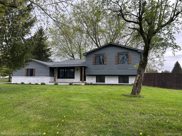10117 E Bristol Rd, Davison, MI 48423