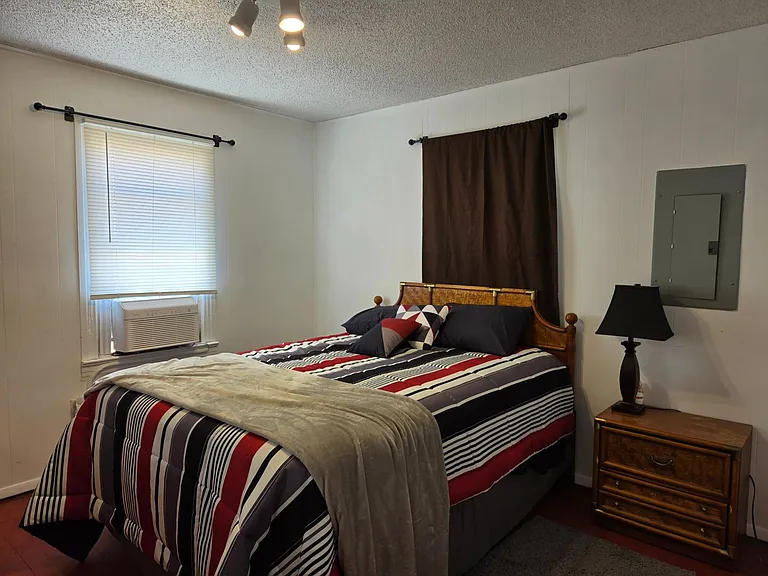708 Monterrey St — Photo 12