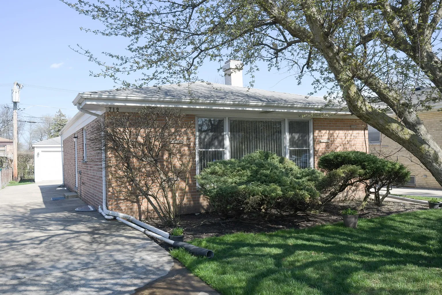 712 Lawler Ave photo 1