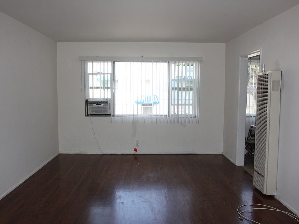 1st image of 930 E 1st St Unit 8