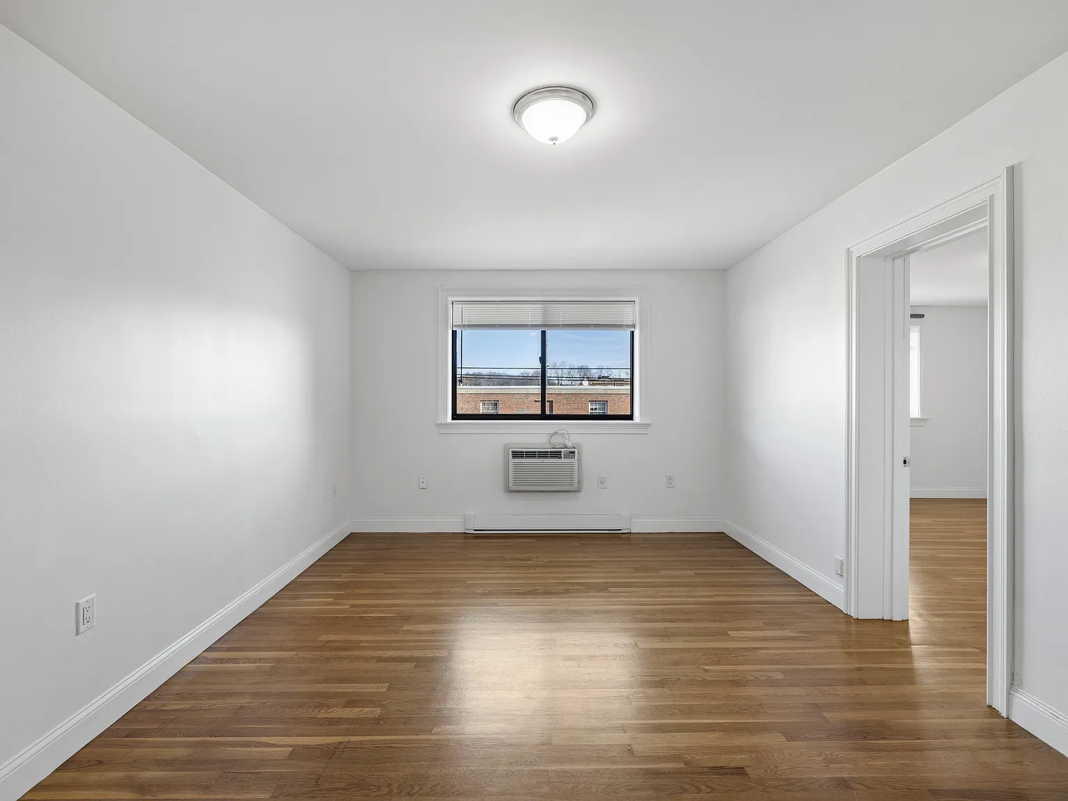 2 bed, 900 sqft, $2,650 — Photo 3