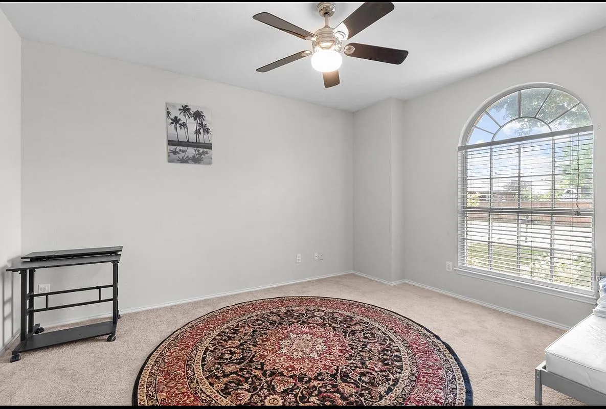 3 bed, 2.0 bath, 1910 sqft, $2,200 — Photo 4
