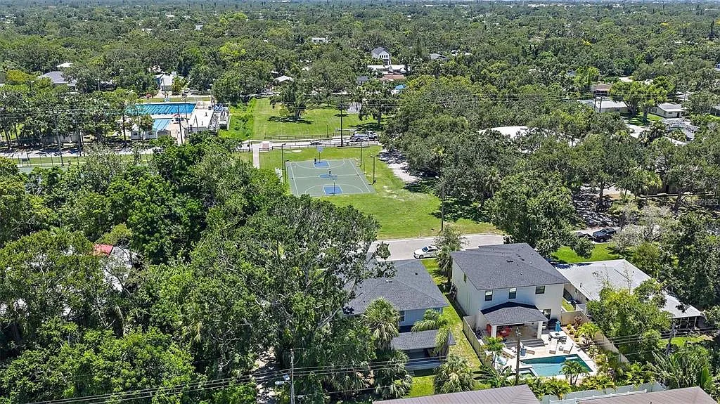 4 bed, 2.5 bath, 2496 sqft, $6,900 — Photo 3