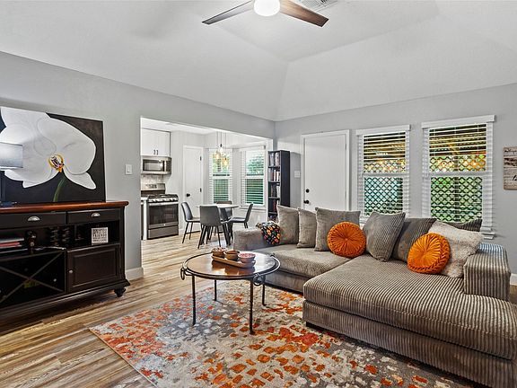 2nd image of 5521 Pecos St