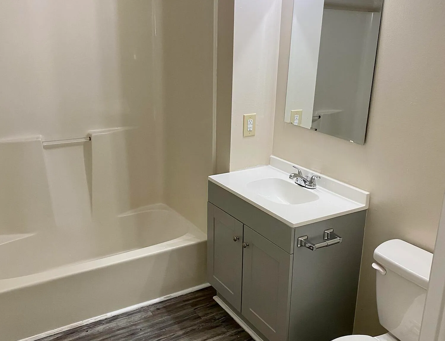 1 bed, 1.0 bath, $650 — Photo 3