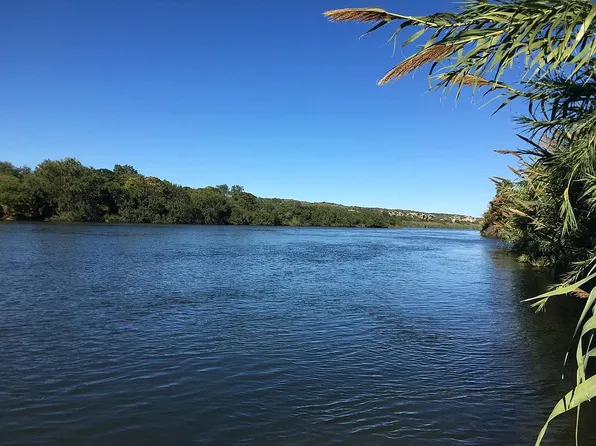 323 Rio Vista Dr, Del Rio, TX 78840