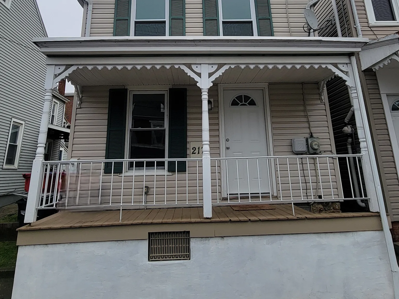 3 bed, 1272 sqft, $1,700 — Photo 1