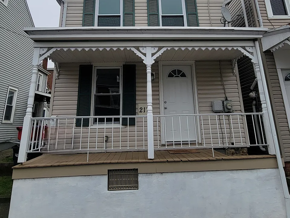 215 N 3rd St