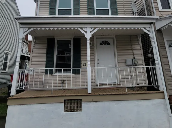 215 N 3rd St, Hamburg, PA 19526