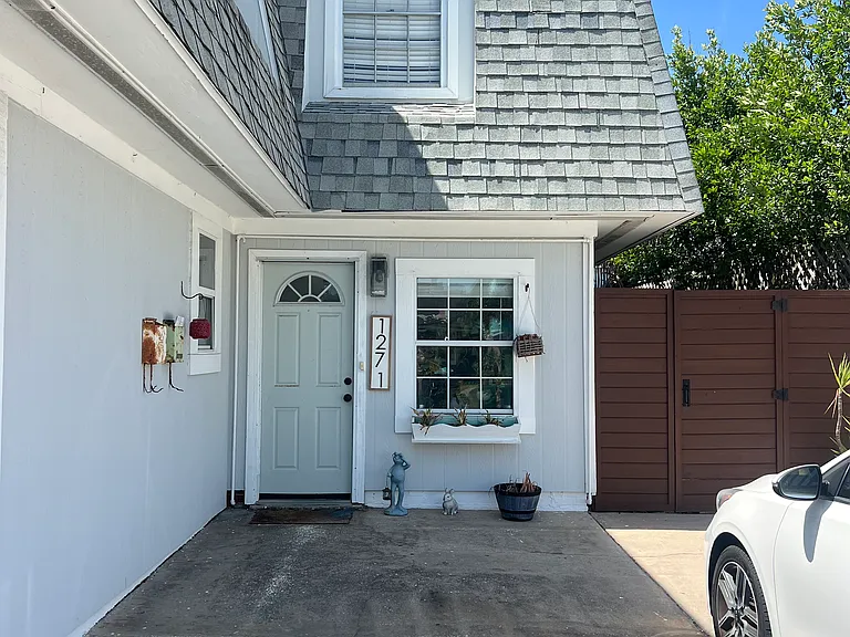 127 12th Ave N #1 — Photo 2