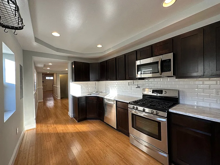 305 S Ann St — Photo 8
