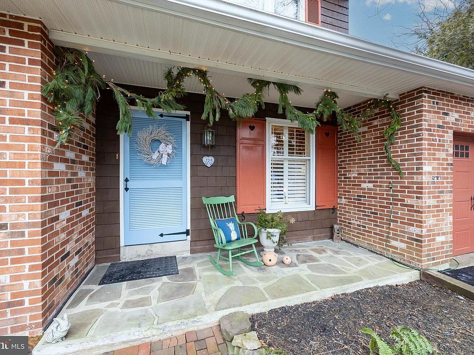 1st image of 124 Russell Cir