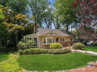 44 Dogwood Rd, Morris Plains, NJ 07950