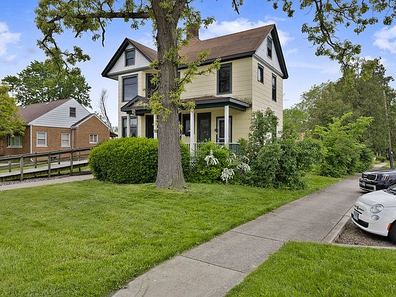 3rd image of 1322 Main St