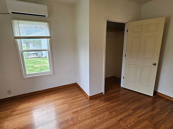 3rd image of 903 S Jefferson Ave