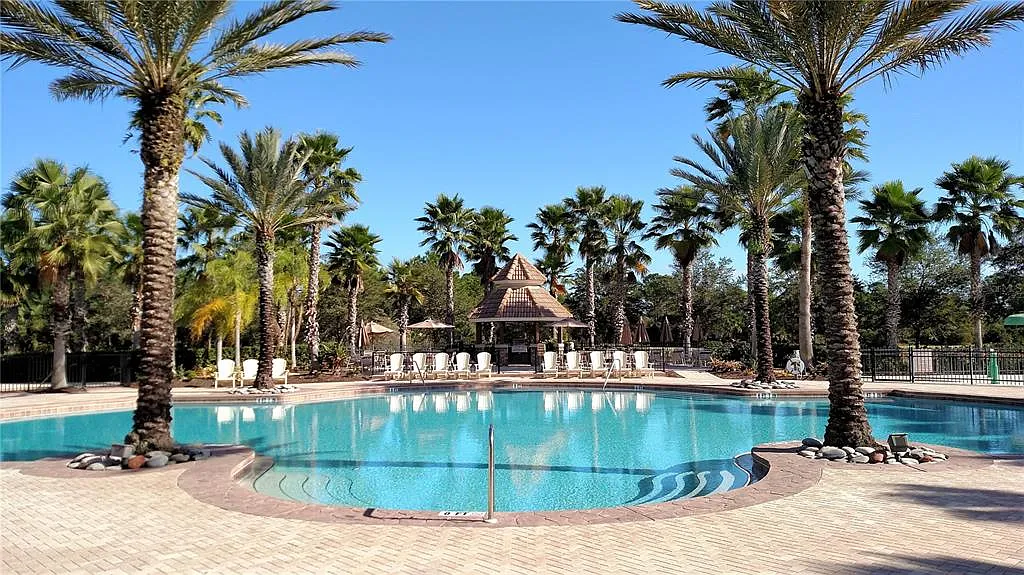 3 bed, 2.0 bath, 1362 sqft, $2,300 — Photo 2