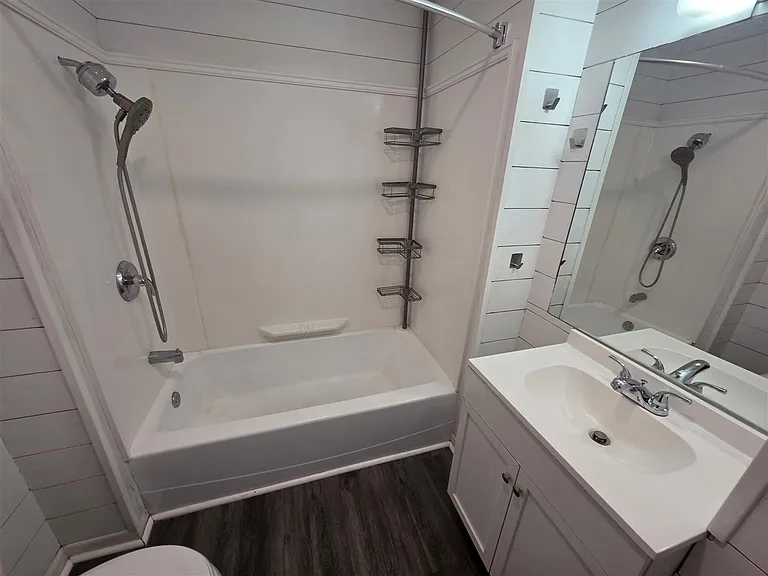 138 E Sheridan St #1 — Photo 3