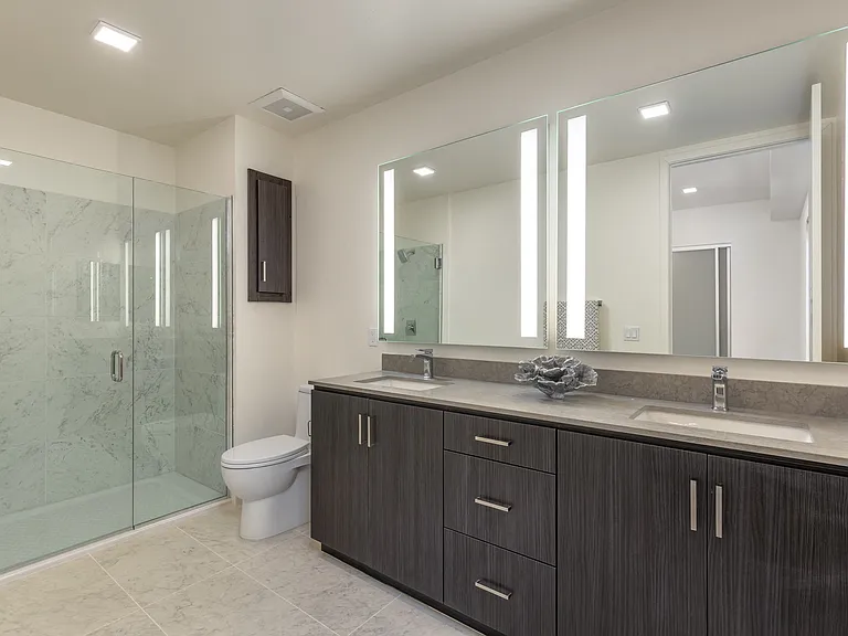 Bathroom | Penthouse B FOUR