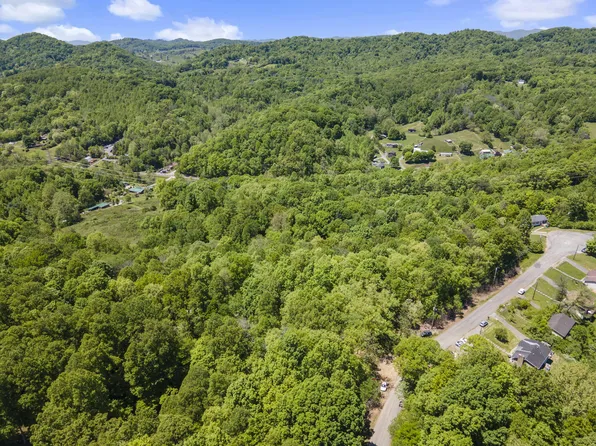 Oakwinds Cir, Bristol, VA 24202