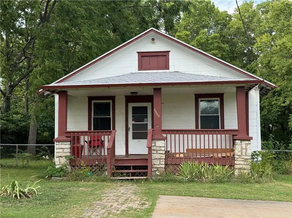 2902 NE 43rd St, Kansas City, MO 64117