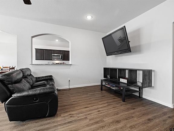 3rd image of 503 Cottage Row