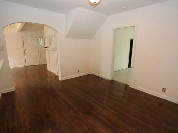 4th image of 1901 Beaumont Ave