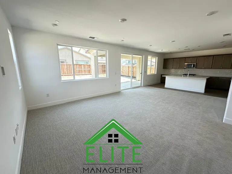 15828 Malibu Dr — Photo 16