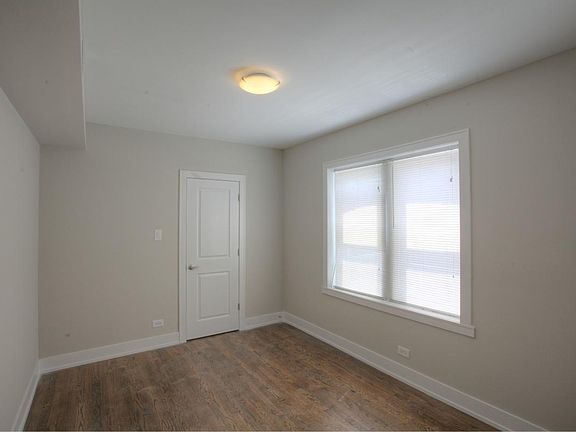 5th image of 6433 N Albany Ave APT 1W