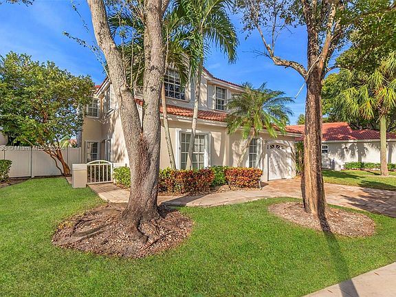 3rd image of 903 Garnet Cir