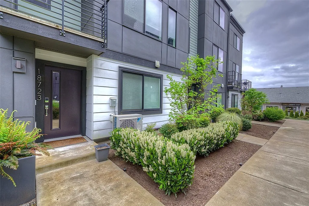 3 bed, 1593 sqft, $1,200 — Photo 1