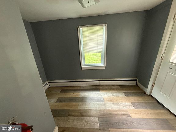 3rd image of 122 Princeton Ave