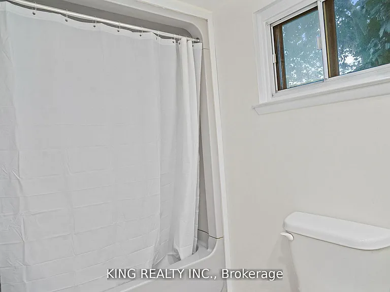 16 Wimbledon Ct — Photo 24