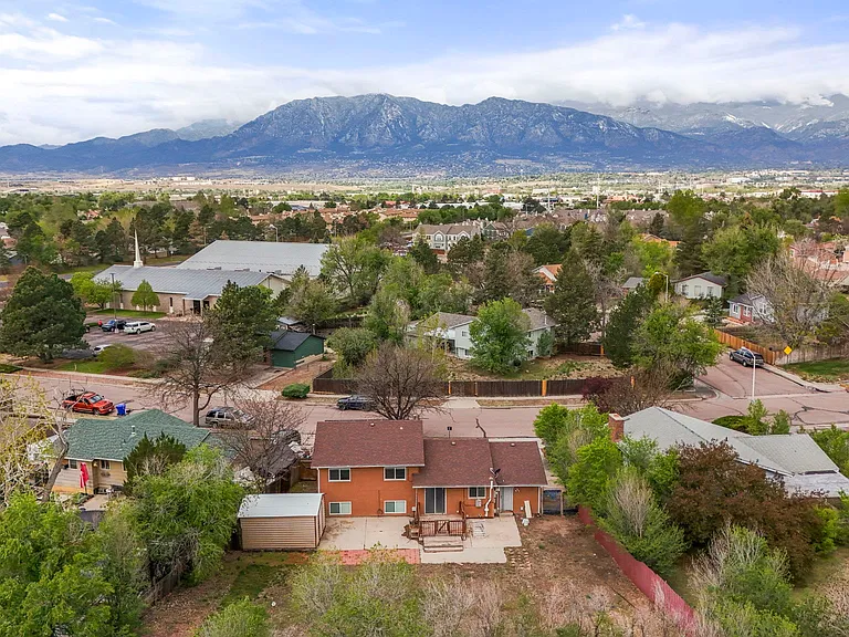 2915 Monica Dr W — Photo 31