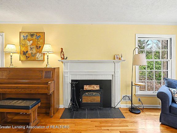 4th image of 1010 N Harrison Rd