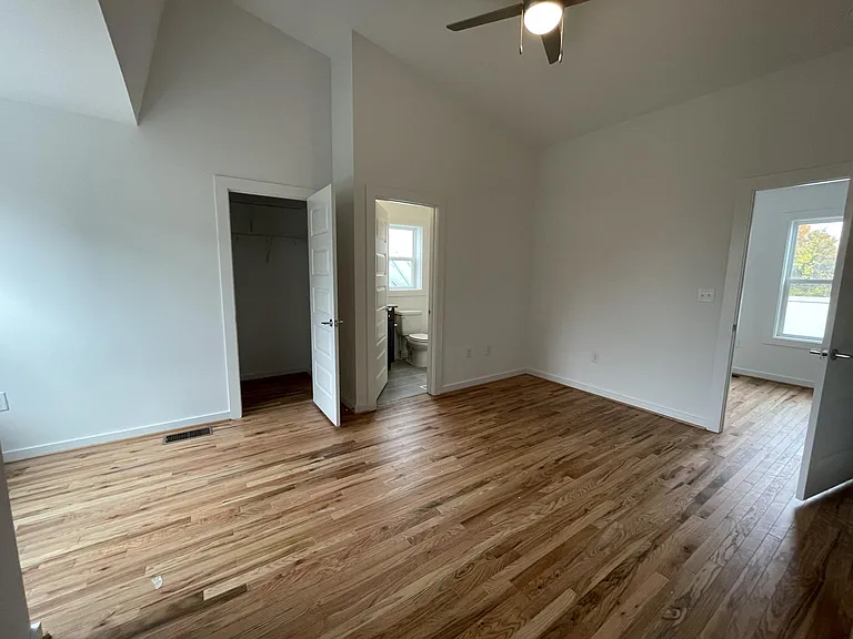 109 W 13th St #B — Photo 7