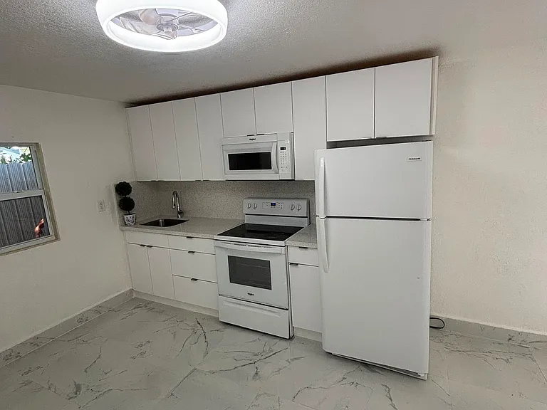 1250 NW 192nd Ter — Photo 5