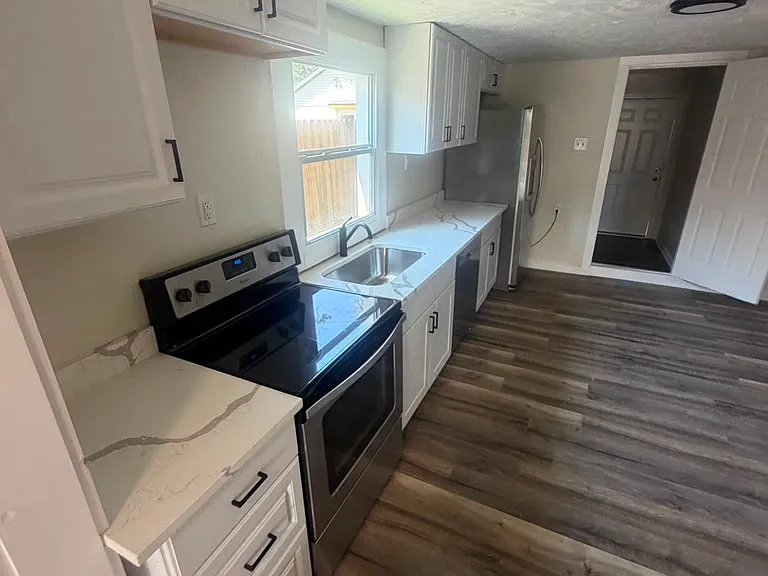 2146 Gent Ave — Photo 3
