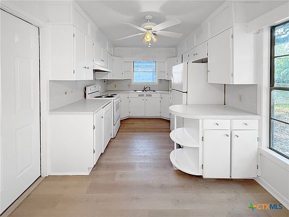 5th image of 214 Crockett St